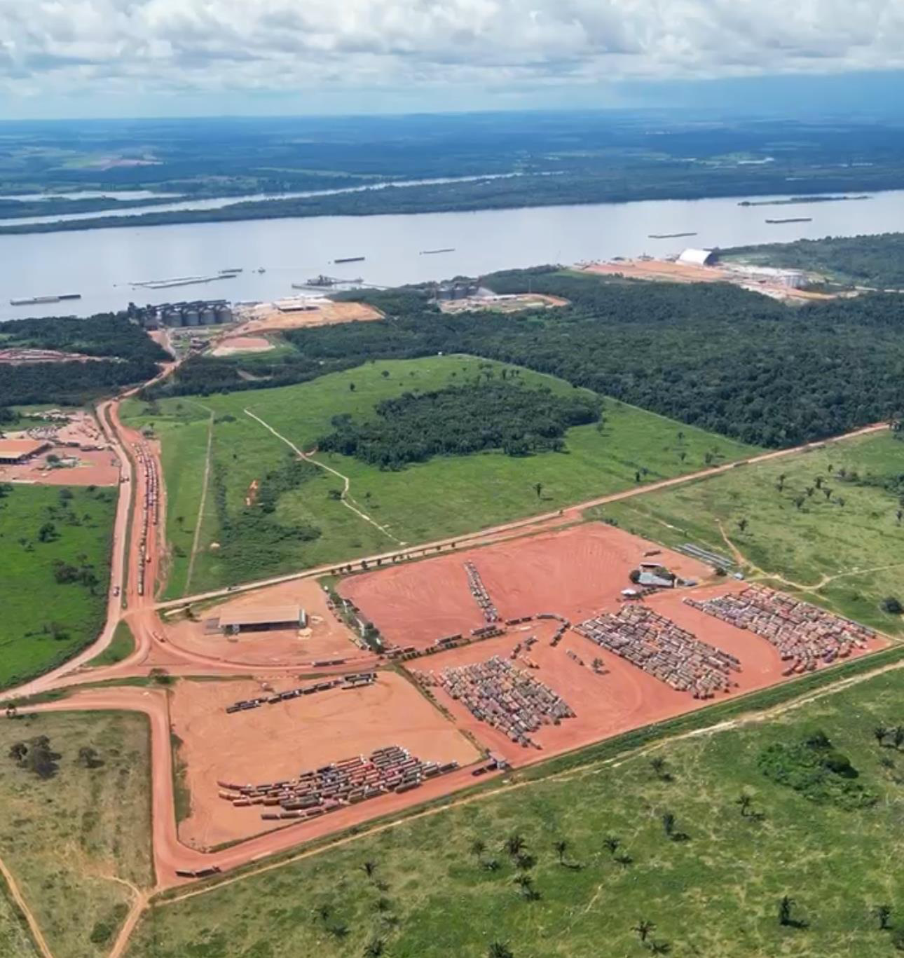 Vista aérea da operação do Grupo ML